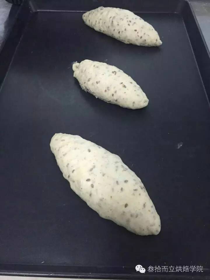 面包培训 | 软欧面包教程:亚麻籽核桃软欧面包配方