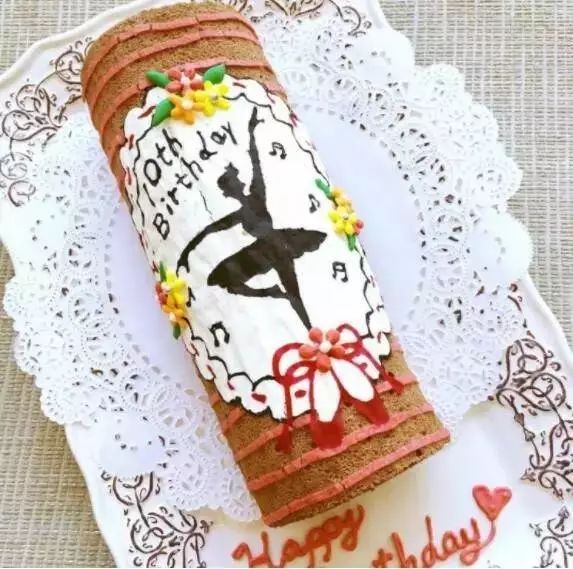 这个小姐姐做的蛋糕卷美到哭！蛋糕卷上的艺术与故事?