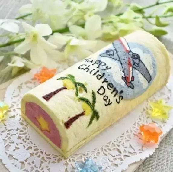 这个小姐姐做的蛋糕卷美到哭！蛋糕卷上的艺术与故事?