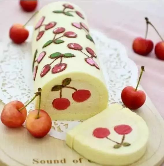 这个小姐姐做的蛋糕卷美到哭！蛋糕卷上的艺术与故事?