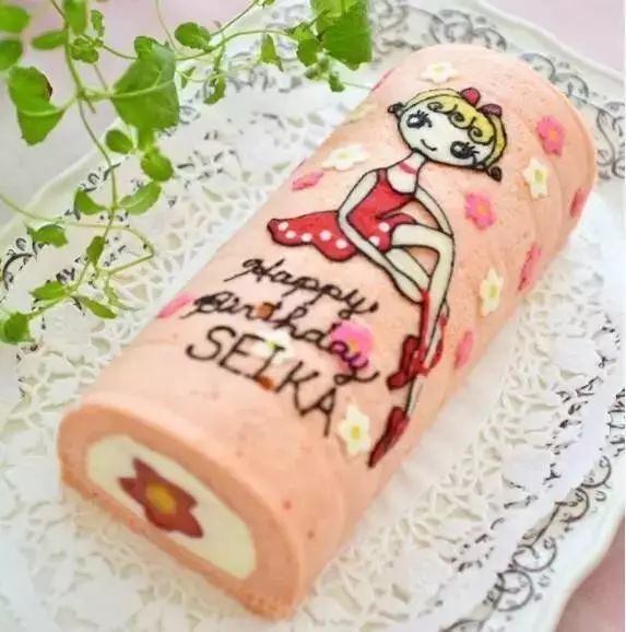 这个小姐姐做的蛋糕卷美到哭！蛋糕卷上的艺术与故事?