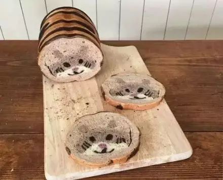 这个小姐姐做的蛋糕卷美到哭！蛋糕卷上的艺术与故事?