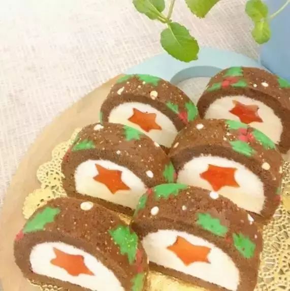 这个小姐姐做的蛋糕卷美到哭！蛋糕卷上的艺术与故事?