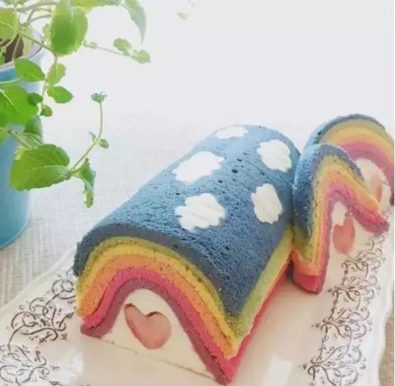 这个小姐姐做的蛋糕卷美到哭！蛋糕卷上的艺术与故事?