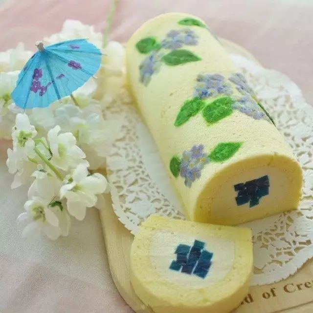 这个小姐姐做的蛋糕卷美到哭！蛋糕卷上的艺术与故事?