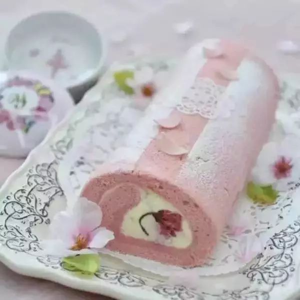 这个小姐姐做的蛋糕卷美到哭！蛋糕卷上的艺术与故事?