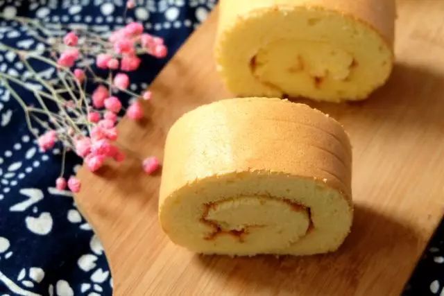 这个小姐姐做的蛋糕卷美到哭！蛋糕卷上的艺术与故事?