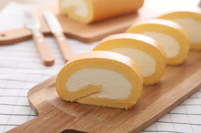 这个小姐姐做的蛋糕卷美到哭！蛋糕卷上的艺术与故事?