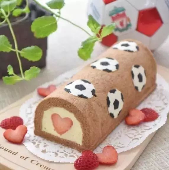 这个小姐姐做的蛋糕卷美到哭！蛋糕卷上的艺术与故事?