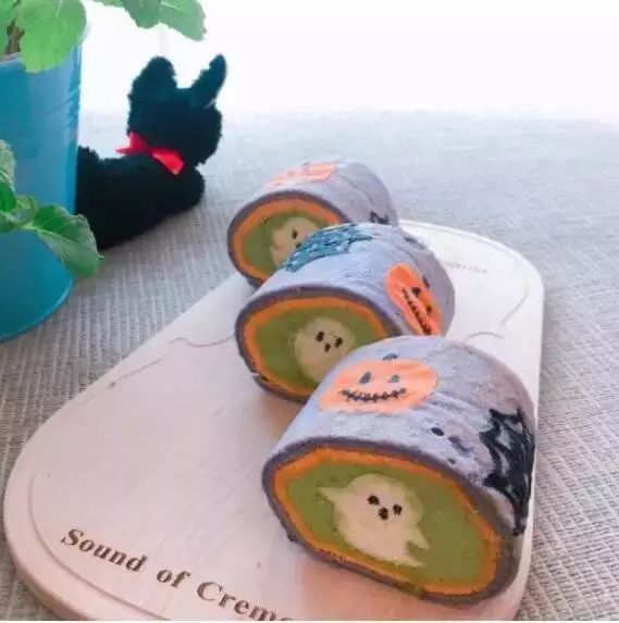 这个小姐姐做的蛋糕卷美到哭！蛋糕卷上的艺术与故事?