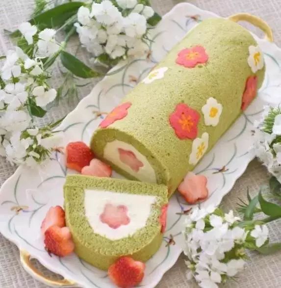 这个小姐姐做的蛋糕卷美到哭！蛋糕卷上的艺术与故事?