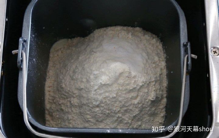 【烘焙教程】没有什么面包,比这无油无糖、有无数孔洞的