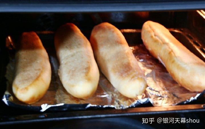 【烘焙教程】没有什么面包,比这无油无糖、有无数孔洞的