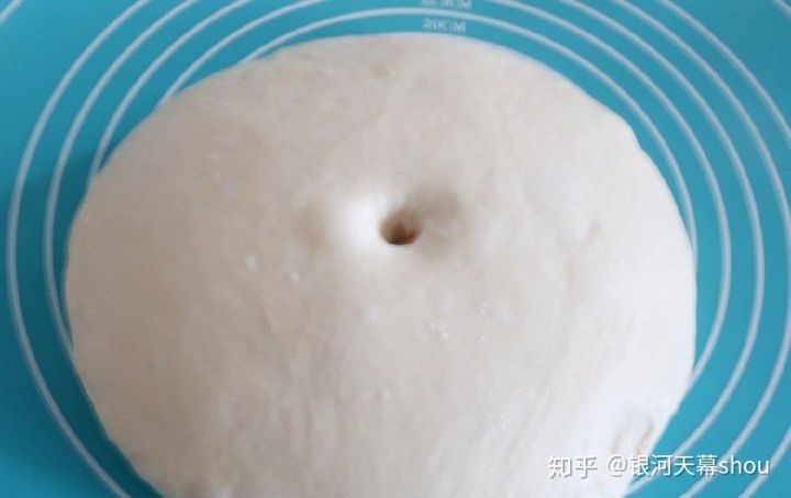 【烘焙教程】没有什么面包,比这无油无糖、有无数孔洞的