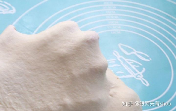 【烘焙教程】没有什么面包,比这无油无糖、有无数孔洞的