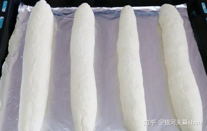 【烘焙教程】没有什么面包,比这无油无糖、有无数孔洞的