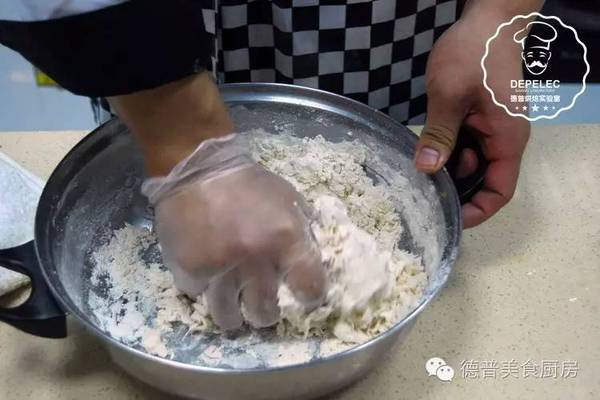 面包揉面，手工揉面快速出膜小技巧 容易出膜又不累