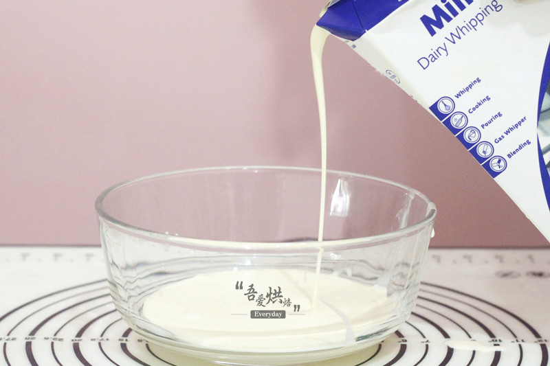 如何区分动物奶油和植物奶油？动物奶油与植物奶油的区别 两种淡奶油的区别