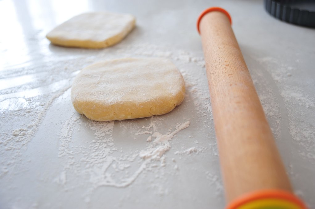 塔皮擀开与盲烤?