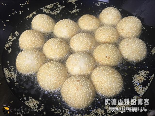 糯米粉怎么和面不裂 糯米粉的新做法,不塌陷,不开裂,个个金黄酥脆,一锅不够吃