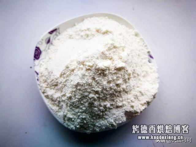 低筋面粉和高筋面粉、中筋粉的区别是什么?每种适合做什么?