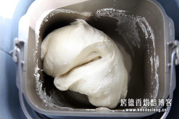 面包机揉面出膜的诀窍 面包机100%出膜的2个简单小技巧!