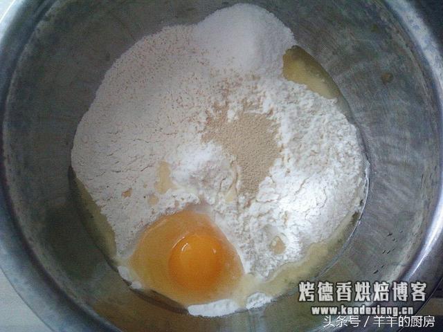 面包揉面包出膜技巧？史上最详细手工揉面方法，窍门、手法全在里面，包你做出成功面包