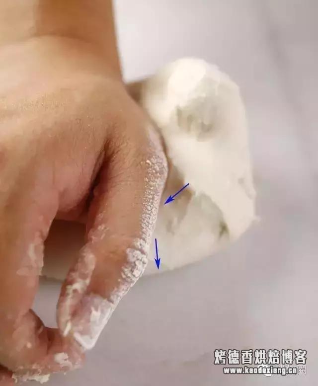 面团揉不出膜怎么补救?手揉面团,怎样做才能快速出膜?