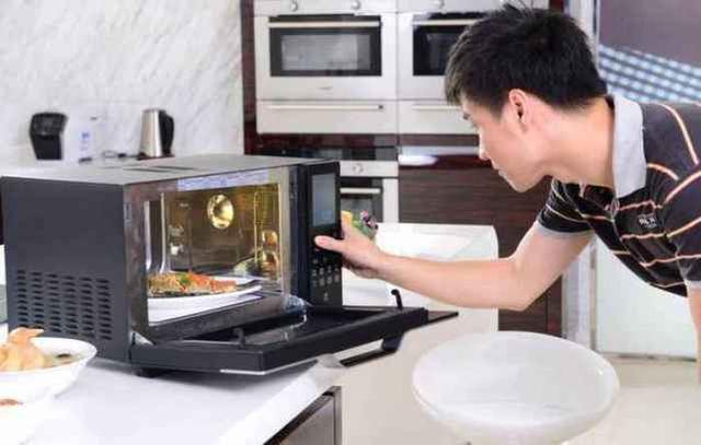 微波炉蒸米饭,微波炉加热饭菜技巧:7类食物千万别用微波炉加热!