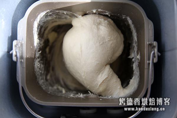 面包机揉面出膜的诀窍 面包机100%出膜的2个简单小技巧!