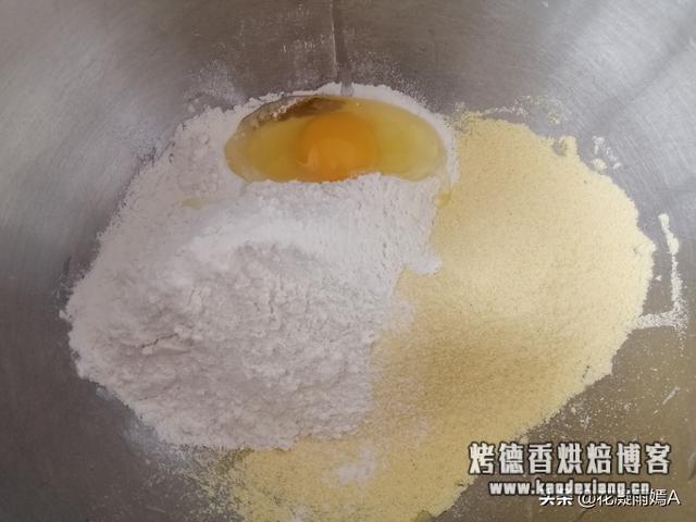 面粉别只会蒸馒头,加1个鸡蛋,1碗玉米粉,做成它,外酥里软特香