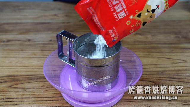 五个鸡蛋加点面粉就能做个大蛋糕，不用烤箱不用泡打粉特简单！