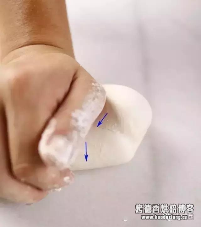 面团揉不出膜怎么补救?手揉面团,怎样做才能快速出膜?