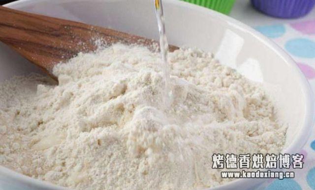 雪花粉是什么面粉？面包粉、饺子粉、富强粉、雪花粉，这些面粉到底有啥区别？