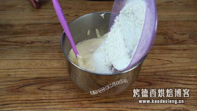 五个鸡蛋加点面粉就能做个大蛋糕，不用烤箱不用泡打粉特简单！