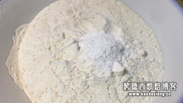 泡打粉、酵母粉的区别和用法 今天可算长知识了 以后不会再用错了