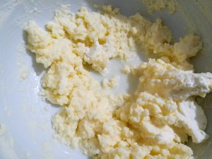 黄油打发奶油怎么做?淡奶油简单自制黄油（附注意事项）