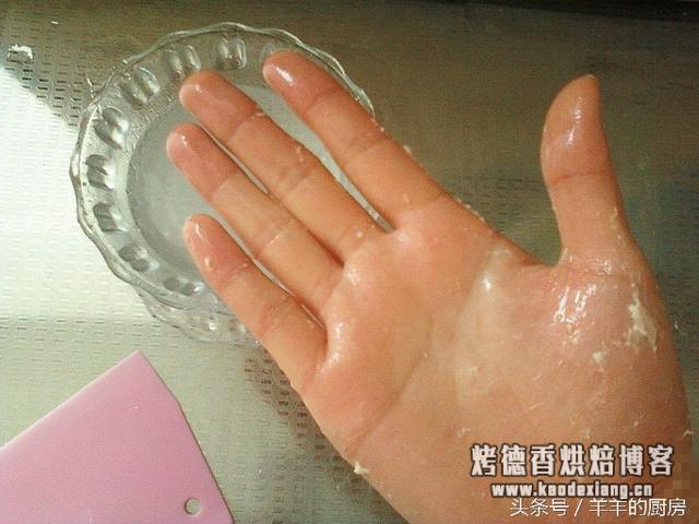 面包揉面包出膜技巧？史上最详细手工揉面方法，窍门、手法全在里面，包你做出成功面包