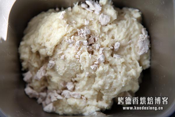 面包机揉面出膜的诀窍 面包机100%出膜的2个简单小技巧!