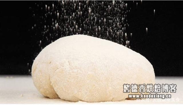 高筋面粉和中筋面粉哪个精细?低筋面粉、中筋面粉、高筋面粉到底有啥区别?大叔教你一招区分