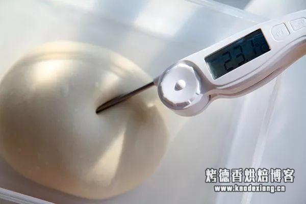 面包机揉面出膜的诀窍 面包机100%出膜的2个简单小技巧!