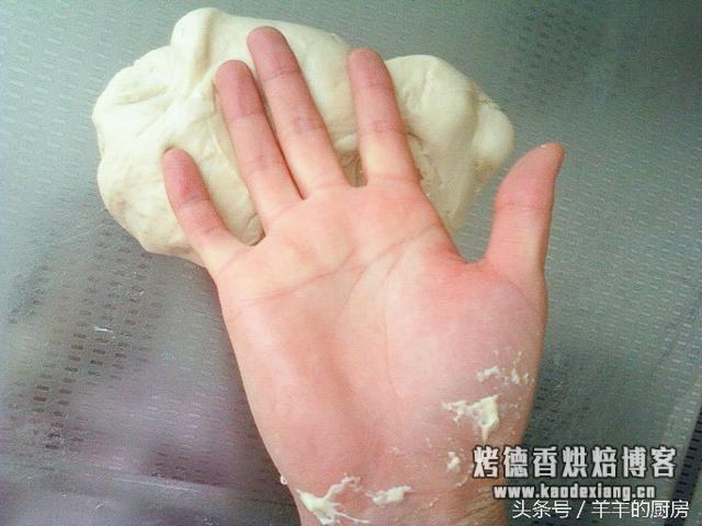 面包揉面包出膜技巧？史上最详细手工揉面方法，窍门、手法全在里面，包你做出成功面包