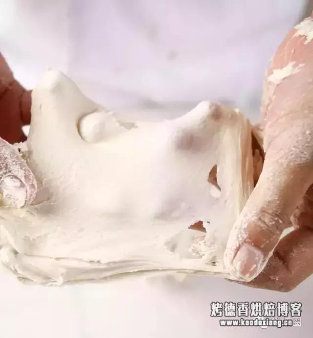 面团揉不出膜怎么补救?手揉面团,怎样做才能快速出膜?