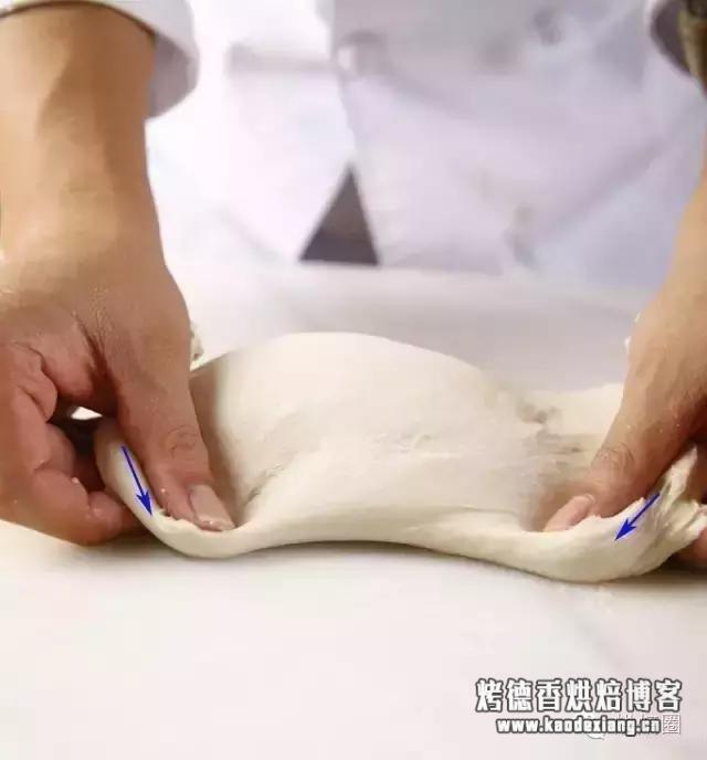 面团揉不出膜怎么补救?手揉面团,怎样做才能快速出膜?
