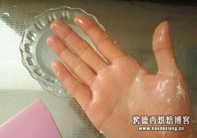 学烘焙需要揉面吗？面团揉面手法及发酵技巧，做面包不再难！（详细图解）