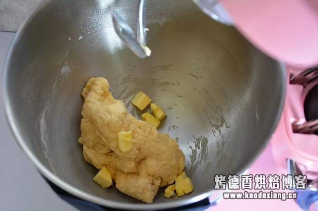 手工揉面快速出膜窍门?夏天揉面不带怕,私藏技巧破解揉面翻车烦恼