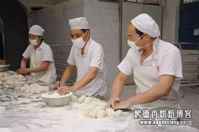 解读制作馒头的三种方式|老面馒头,酵母馒头,自发粉馒头!香味及成型原理~