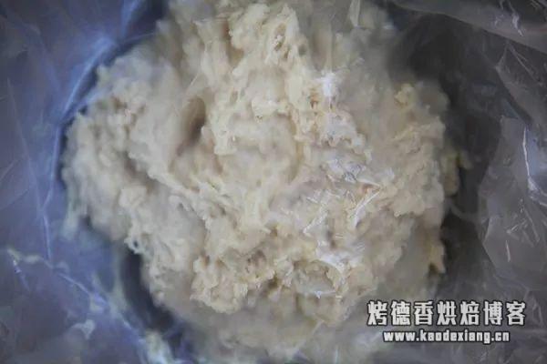 面包机揉面出膜的诀窍 面包机100%出膜的2个简单小技巧!