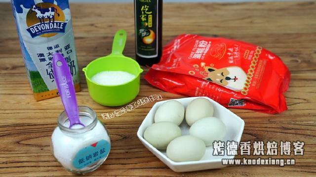 五个鸡蛋加点面粉就能做个大蛋糕，不用烤箱不用泡打粉特简单！