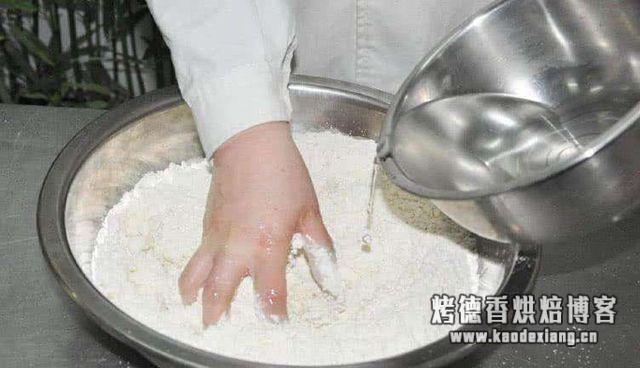 雪花粉是什么面粉？面包粉、饺子粉、富强粉、雪花粉，这些面粉到底有啥区别？